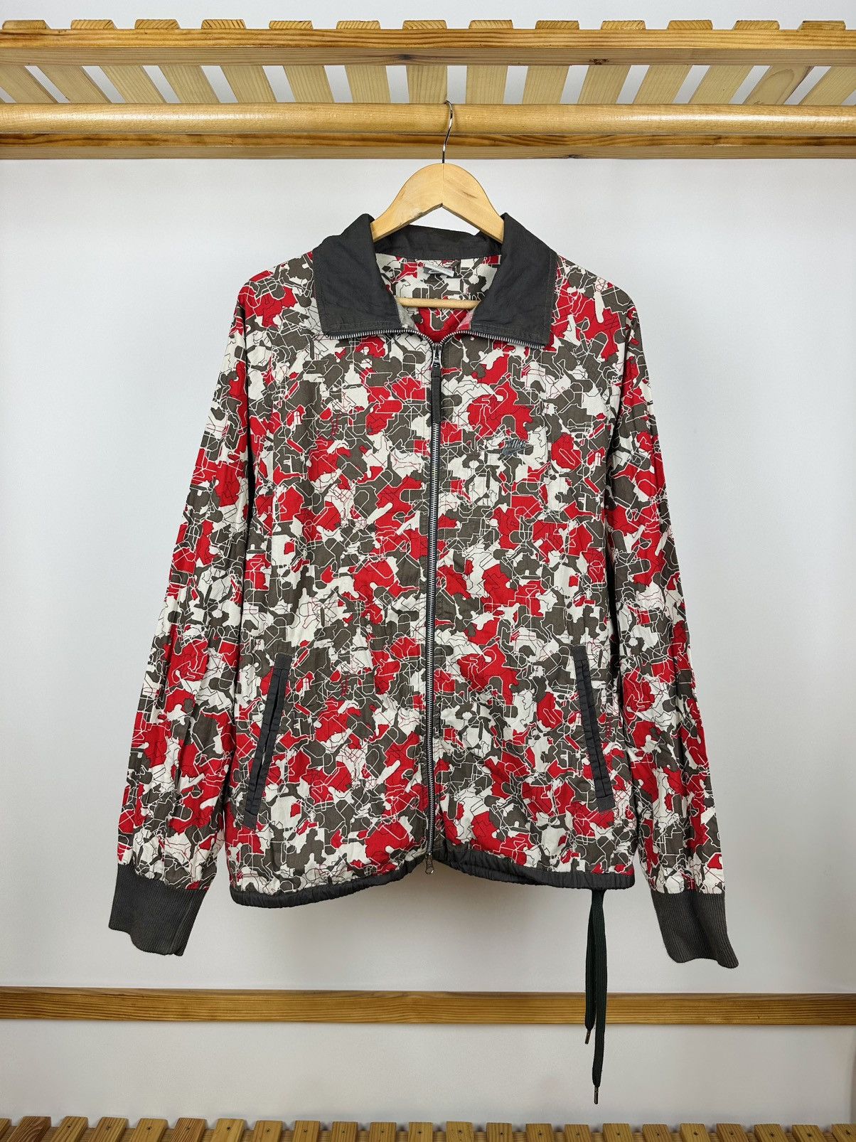 Nike Vintage Nike Jacket Camo Streetwear Windbreaker Size L Size US L / EU 52-54 / 3 - 1 Thumbnail