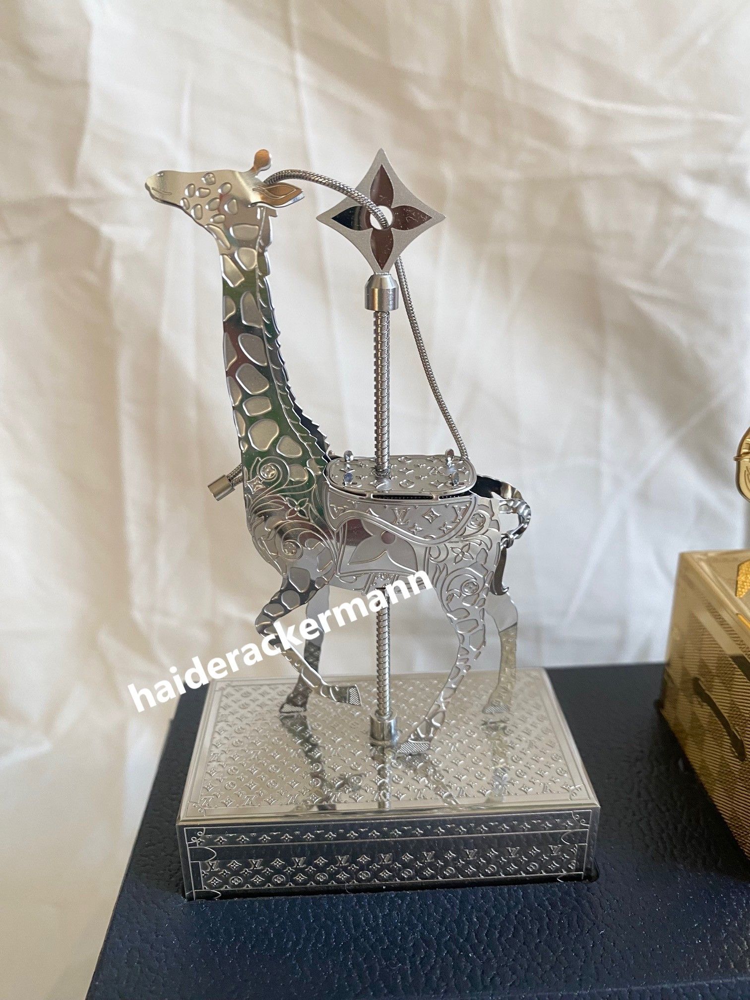 Louis Vuitton Louis Vuitton 2024 X'mas monogram carousel trunk ornament Size ONE SIZE - 6 Thumbnail