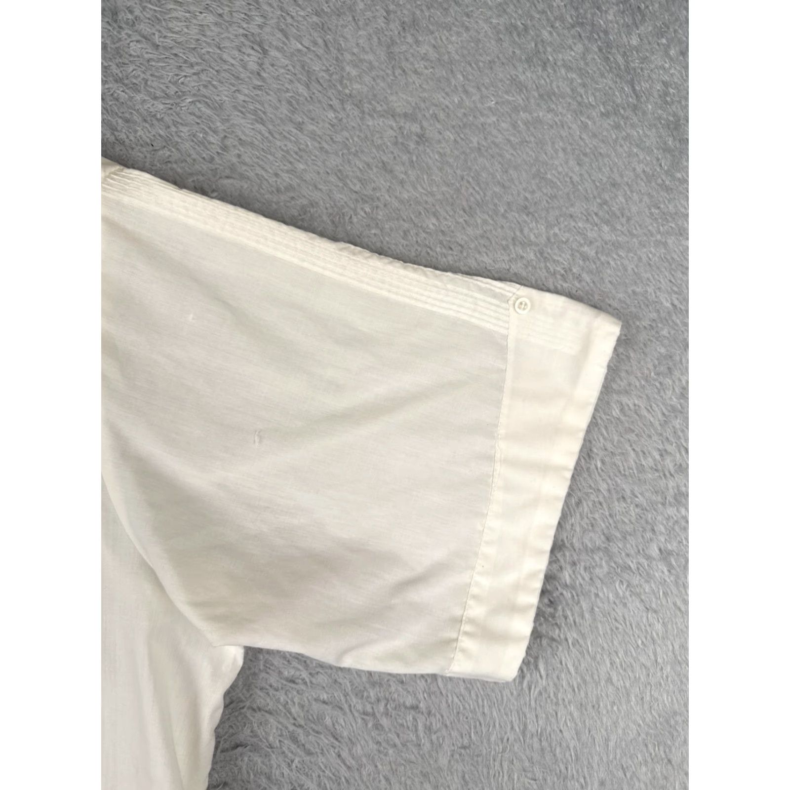 Vintage Guayabera Bolivar Shirt Adult 17.5 White Polyester Blend Cotton 4 Pocket Button-Up Short Sleeve Casual Beach Classic Mens Size US XL / EU 56 / 4 - 2 Thumbnail