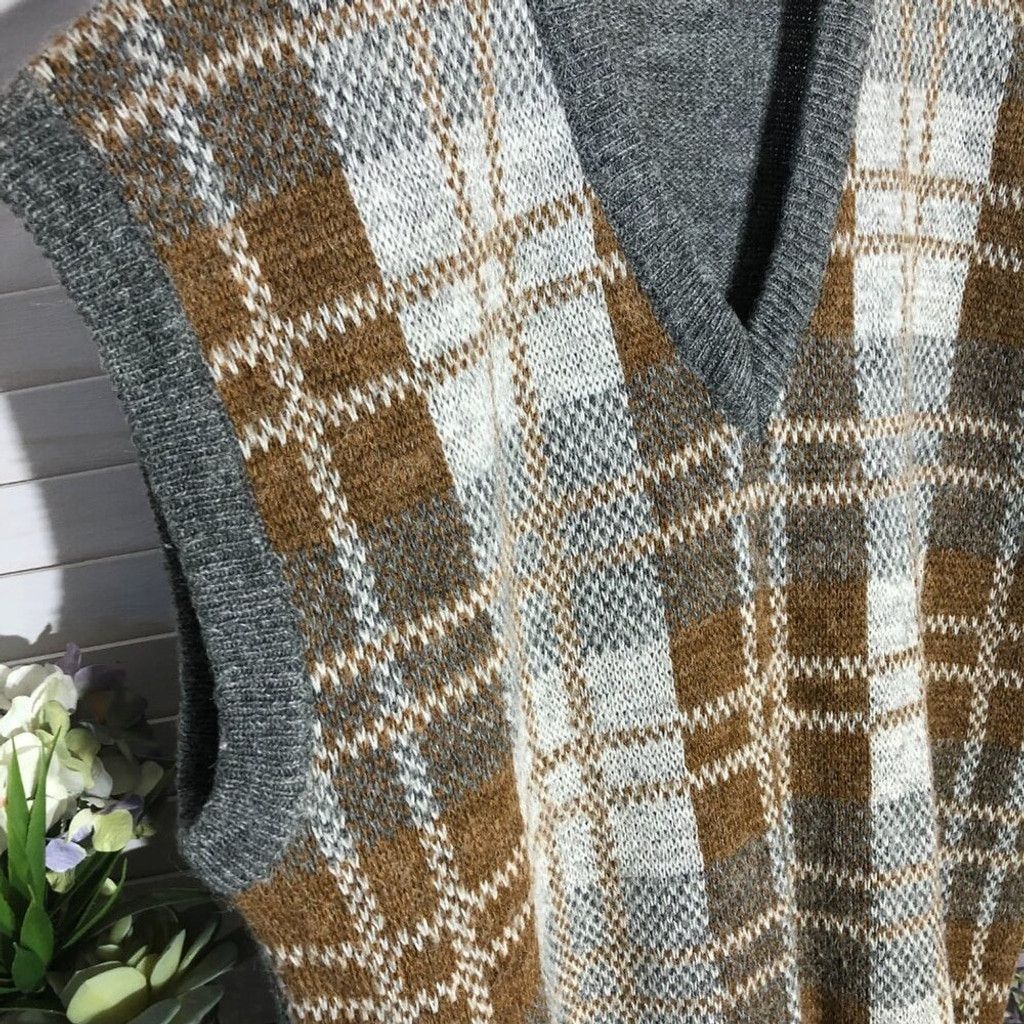 Vintage wool blend grandpa vest tan gray plaid knit V neck Sz XL Size US XL / EU 56 / 4 - 3 Thumbnail