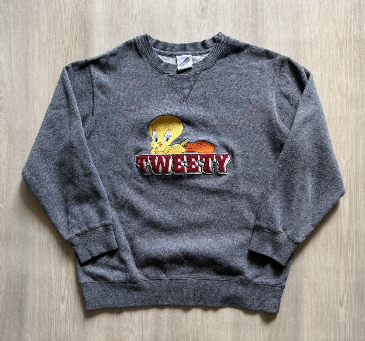 Vintage Vintage TWEETY Warner Bros Studio Store Crewneck Sz XS Size XS / US 0-2 / IT 36-38 - 1 Thumbnail