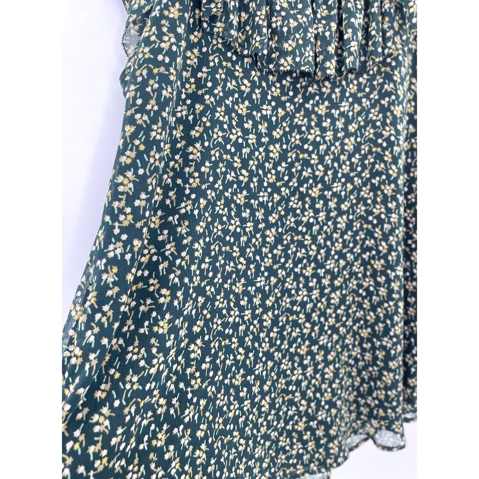 Loft LOFT Green Floral Short Ruffle Sleeve Blouse XS Chiffon Flutter Sleeve Round Neck Size XS / US 0-2 / IT 36-38 - 6 Thumbnail