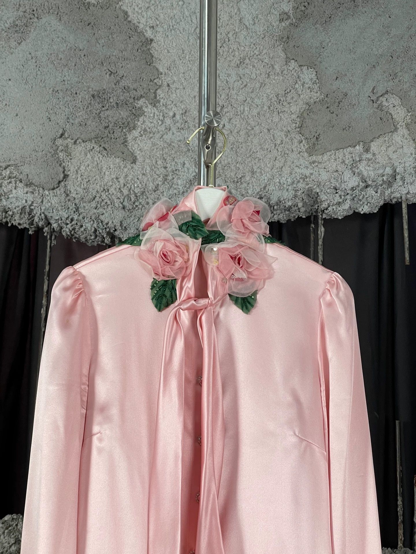 Dolce & Gabbana Dolce & Gabbana DG Rose Print Silk Shirt Women's 36 Size XS / US 0-2 / IT 36-38 - 3 Thumbnail