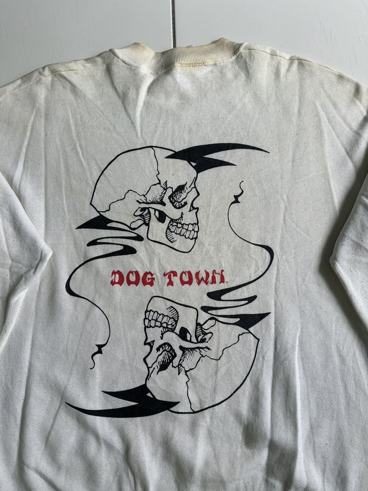 Fruit Of The Loom Vintage 90s Dog Town Skull stain White Crewneck Size US L / EU 52-54 / 3 - 7 Thumbnail