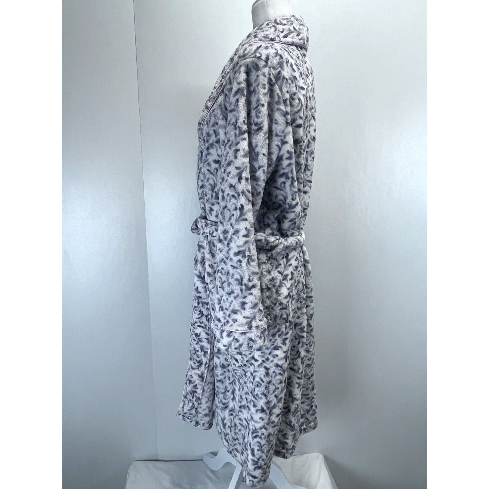 Laura Ashley Laura Ashley Robe Women Adult XL Grey/White Floral Fleece Belted Cozy Womens Size ONE SIZE - 2 Thumbnail
