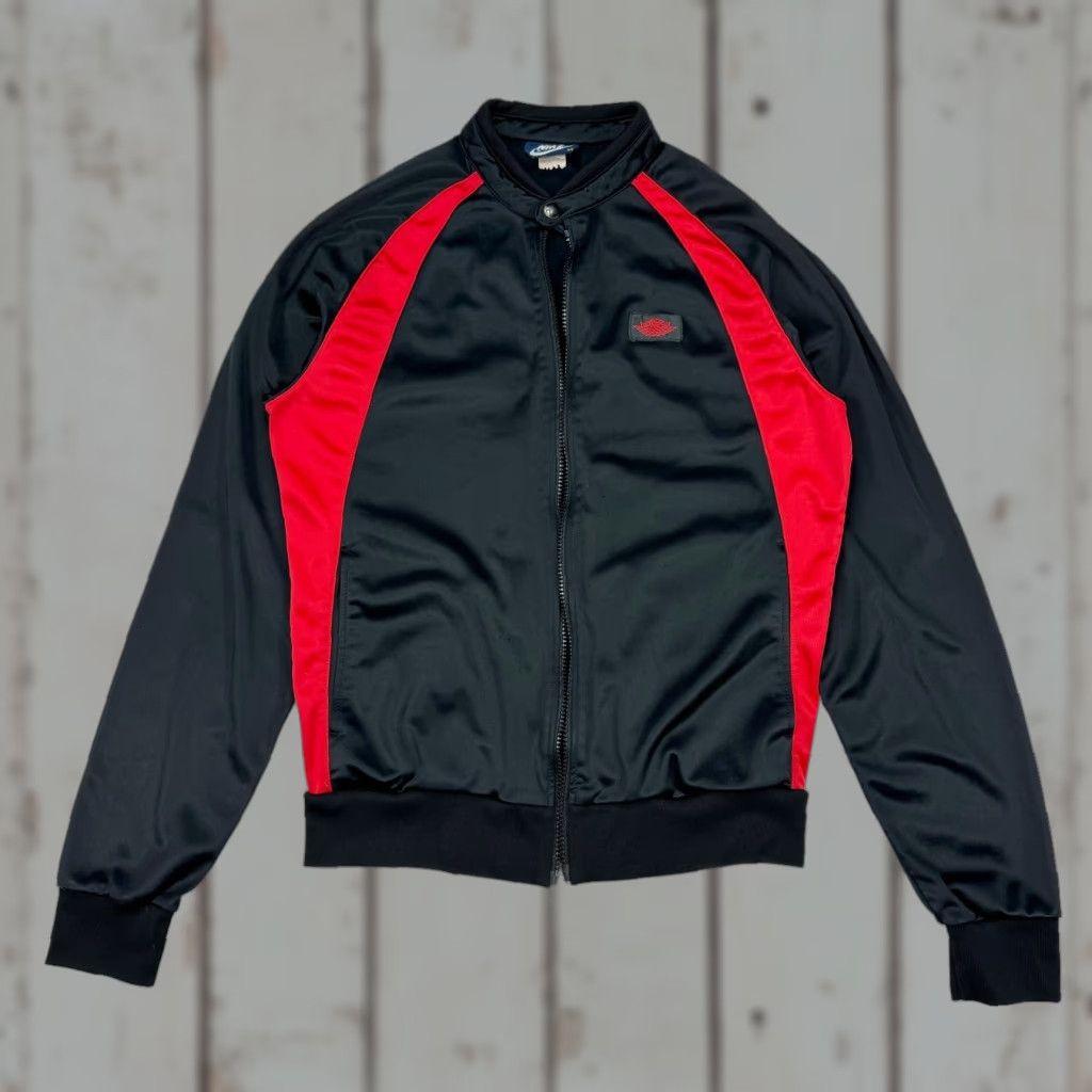 Nike VINTAGE Nike Air Jordan Wings Track Jacket Shirt Medium Black Red Mens Size US S / EU 44-46 / 1 - 1 Thumbnail
