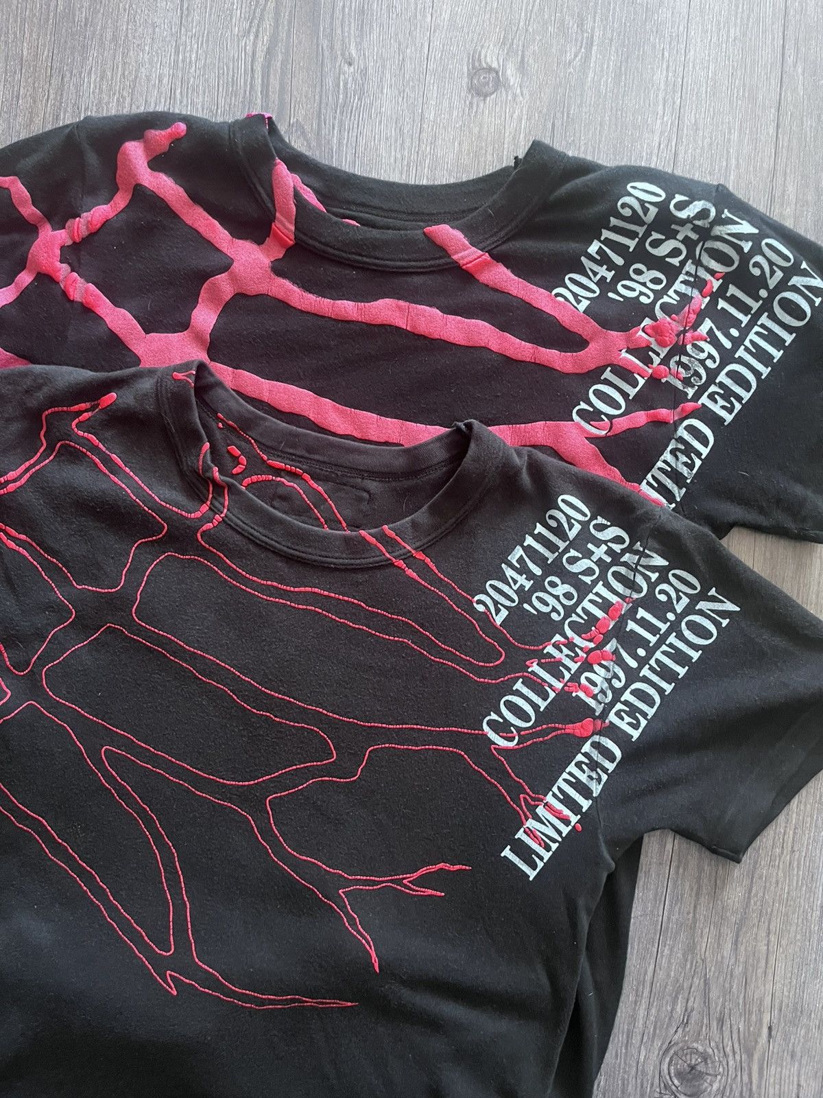 20471120 'red veins’ outline Evangelion t-shirt