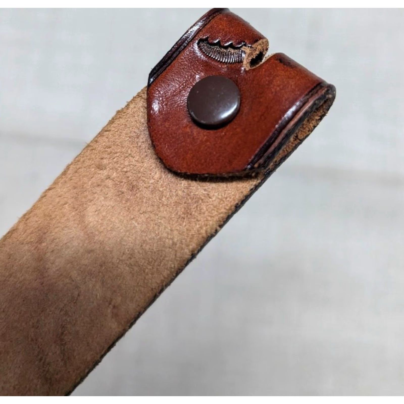 Vintage VINTAGE Handcrafted western belt - Tooled brown cowhide leather belt with buckle snaps, 1-1/4" width, size 28, men, Regular Size 28 - 5 Thumbnail