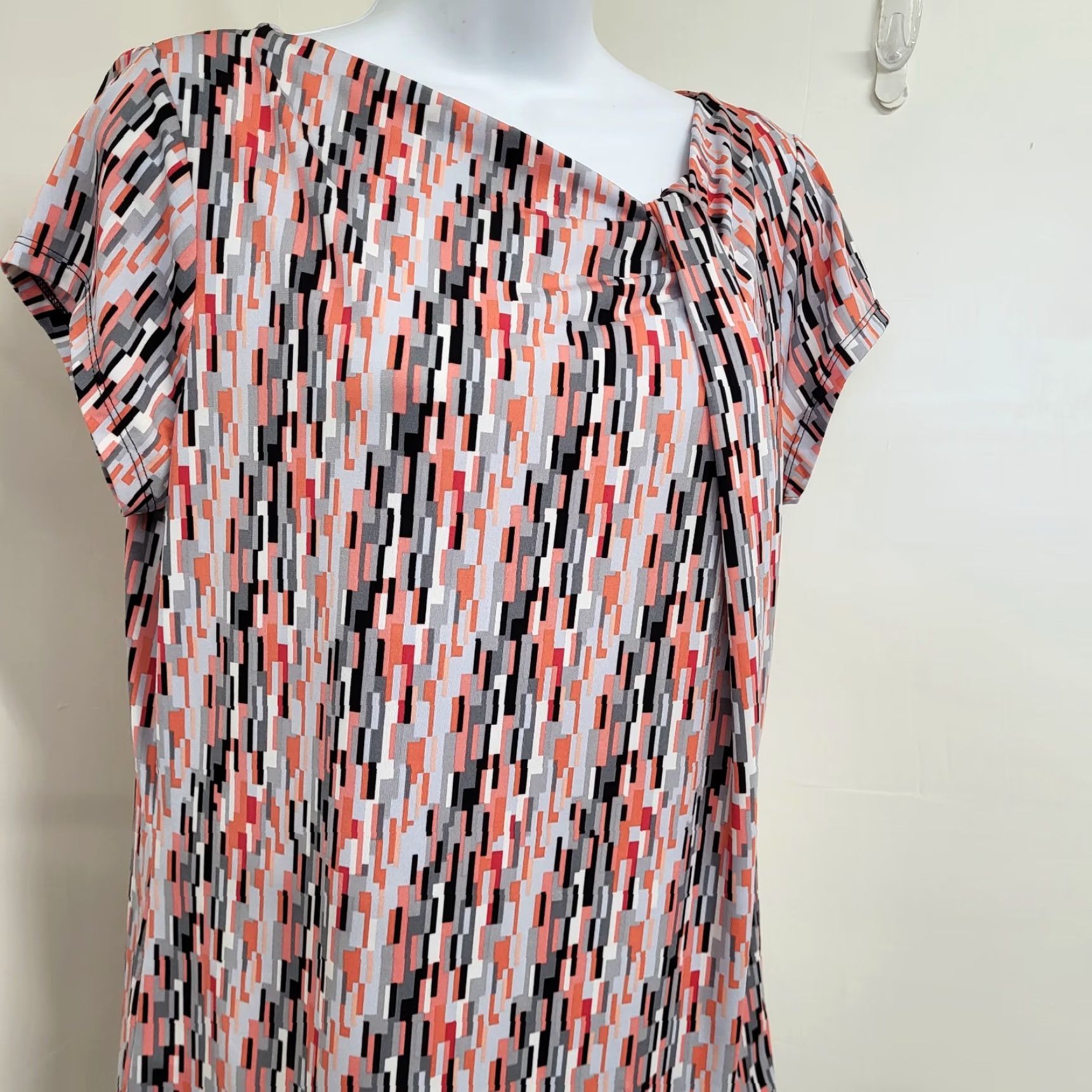Liz Claiborne Liz Claiborne Blouse Women's Multicolor Short Sleeve Side Knot Neck Knit Top Geometric Pattern Colorful M Womens Size M / US 6-8 / IT 42-44 - 3 Thumbnail