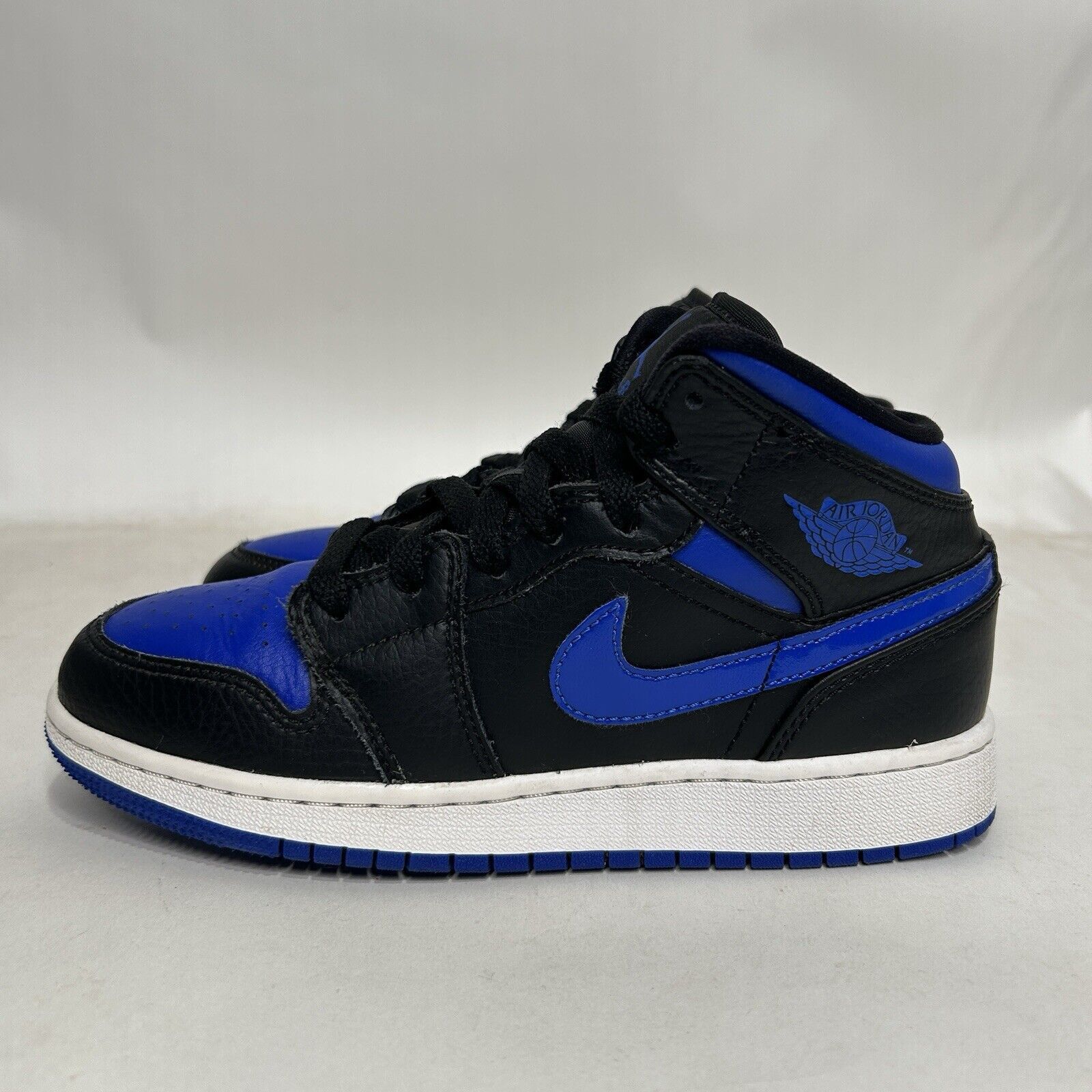 Nike Nike Shoes Air Jordan 1 Mid Retro GS “Hyper Royal” 2024 Size US 5.5 / IT 35.5 - 6 Thumbnail