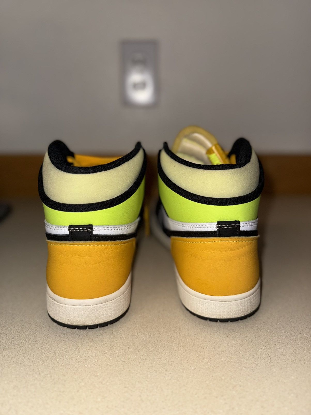 Nike Air Jordan 1 OG Volt Gold Size US 10.5 / EU 43-44 - 2 Thumbnail