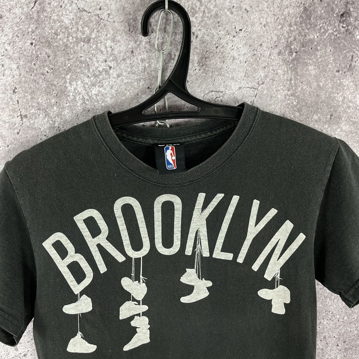 Brooklyn Clothing × NBA Vintage 90’s UNK Brooklyn T-Shirt Rare Big Logo Y2K Size S Size US S / EU 44-46 / 1 - 2 Thumbnail
