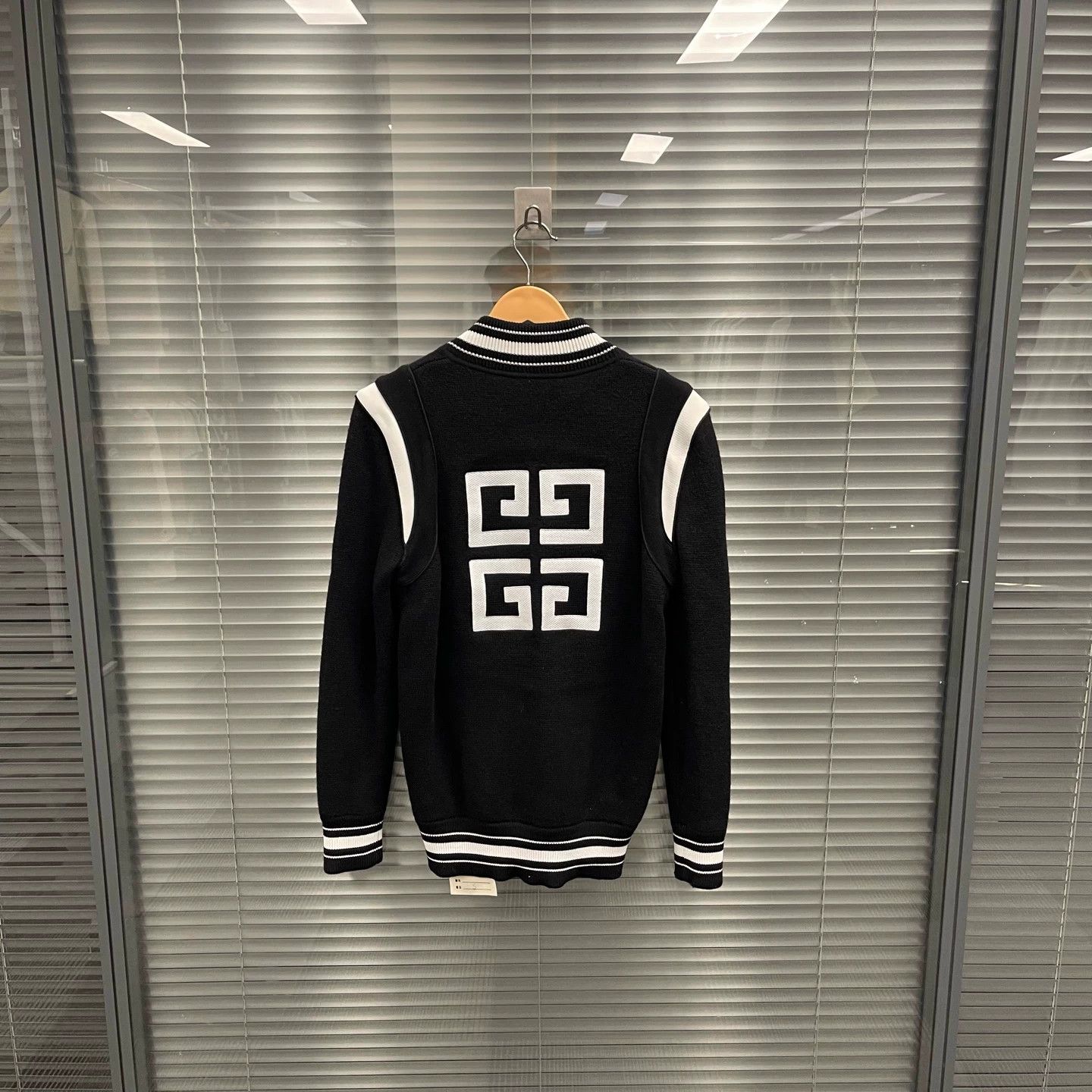 Givenchy Givenchy Wool Baseball Jacket S New Size US S / EU 44-46 / 1 - 2 Thumbnail