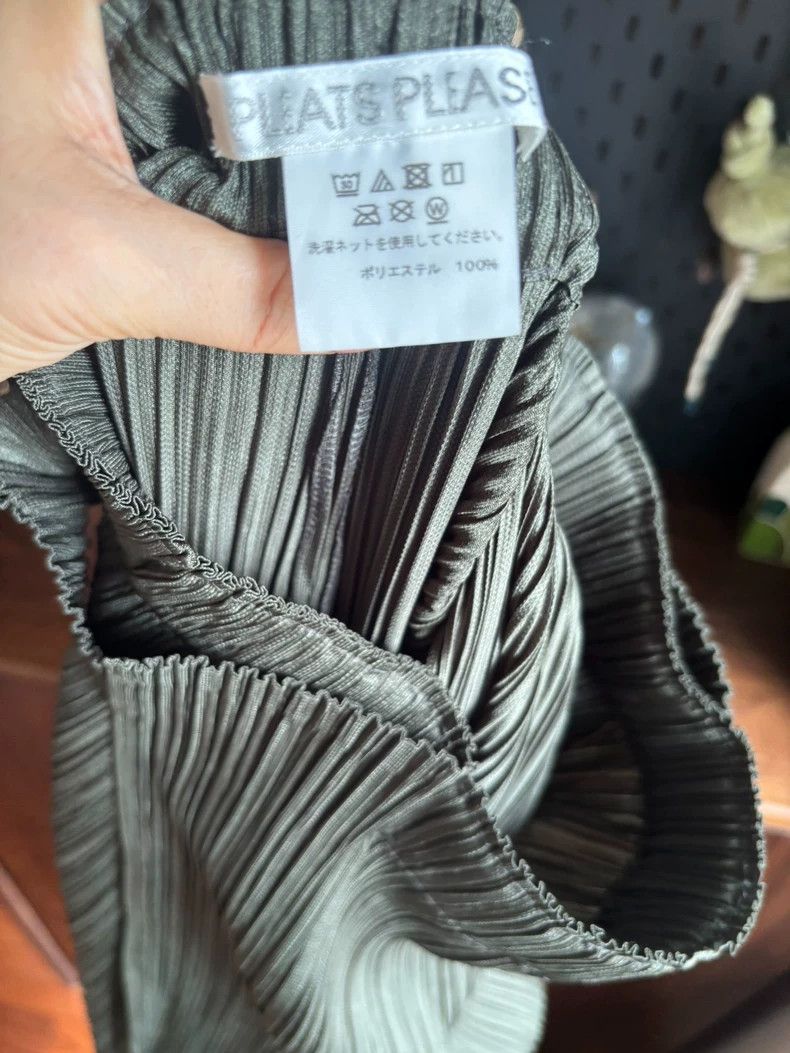 Issey Miyake Issey Miyake size:2 Black pleated trousers Size 22" - 8 Thumbnail