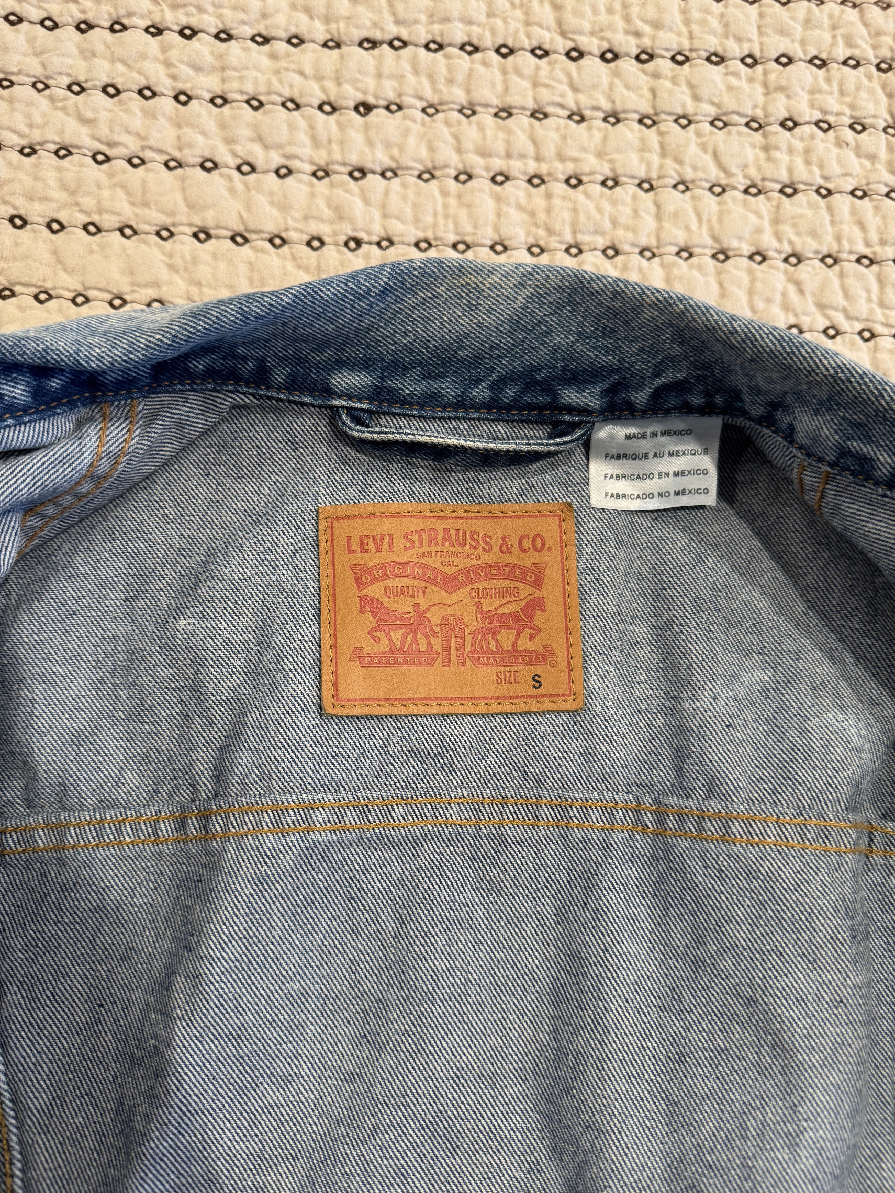 Levi's LEVI'S DISTRESSED ACID WASH DENIM JACKET SIZE SMALL Size US S / EU 44-46 / 1 - 9 Thumbnail