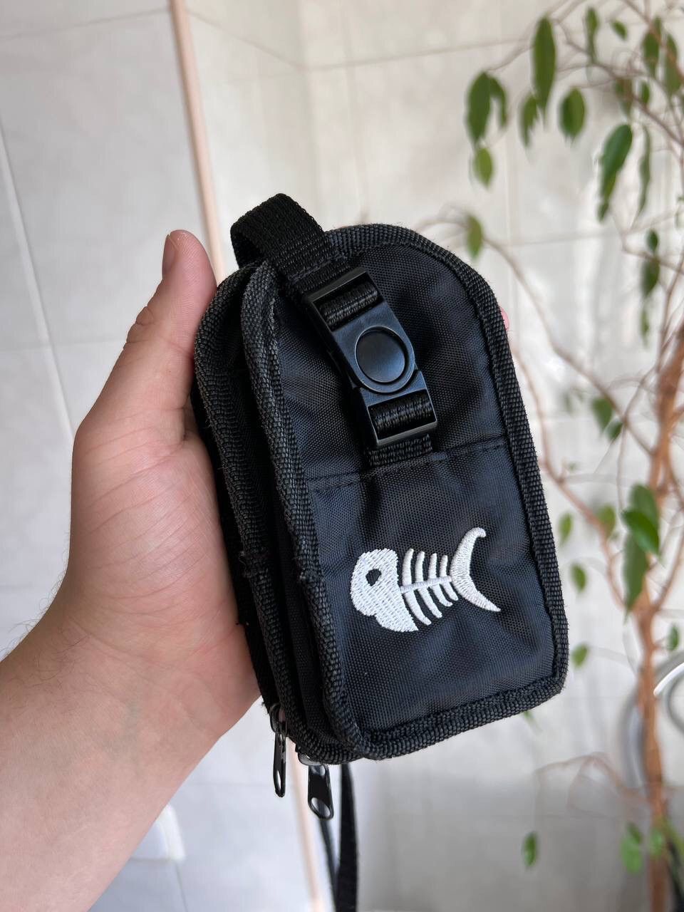 Hook-Ups 90s Vintage Fishbone Skate Crossbody Retro Bag Rare USA Y2K Size ONE SIZE - 3 Thumbnail
