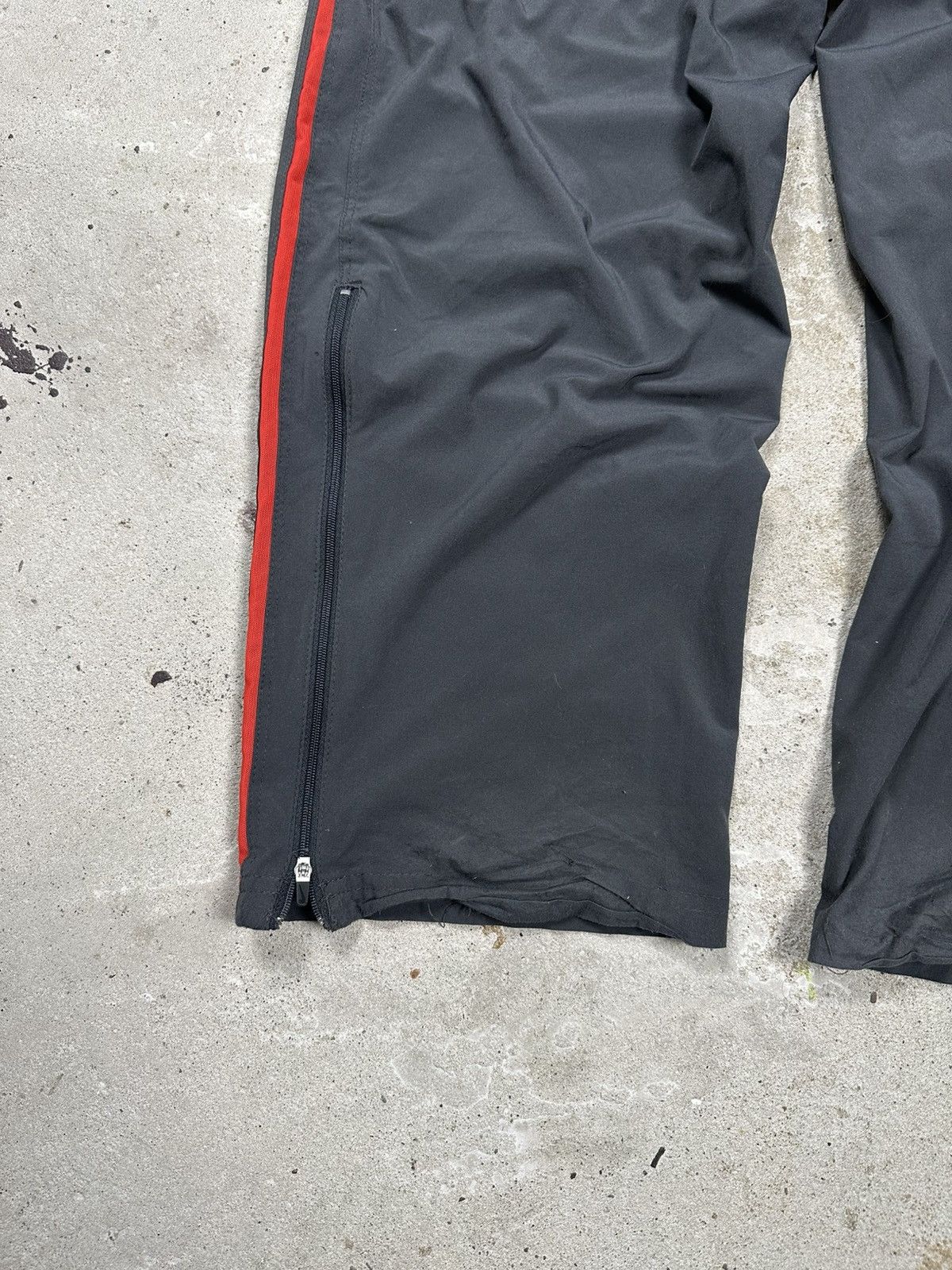 Nike × Vintage Vintage Y2K Nike Grey Baggy Track Pants Swoosh Size US 34 / EU 50 - 10 Thumbnail