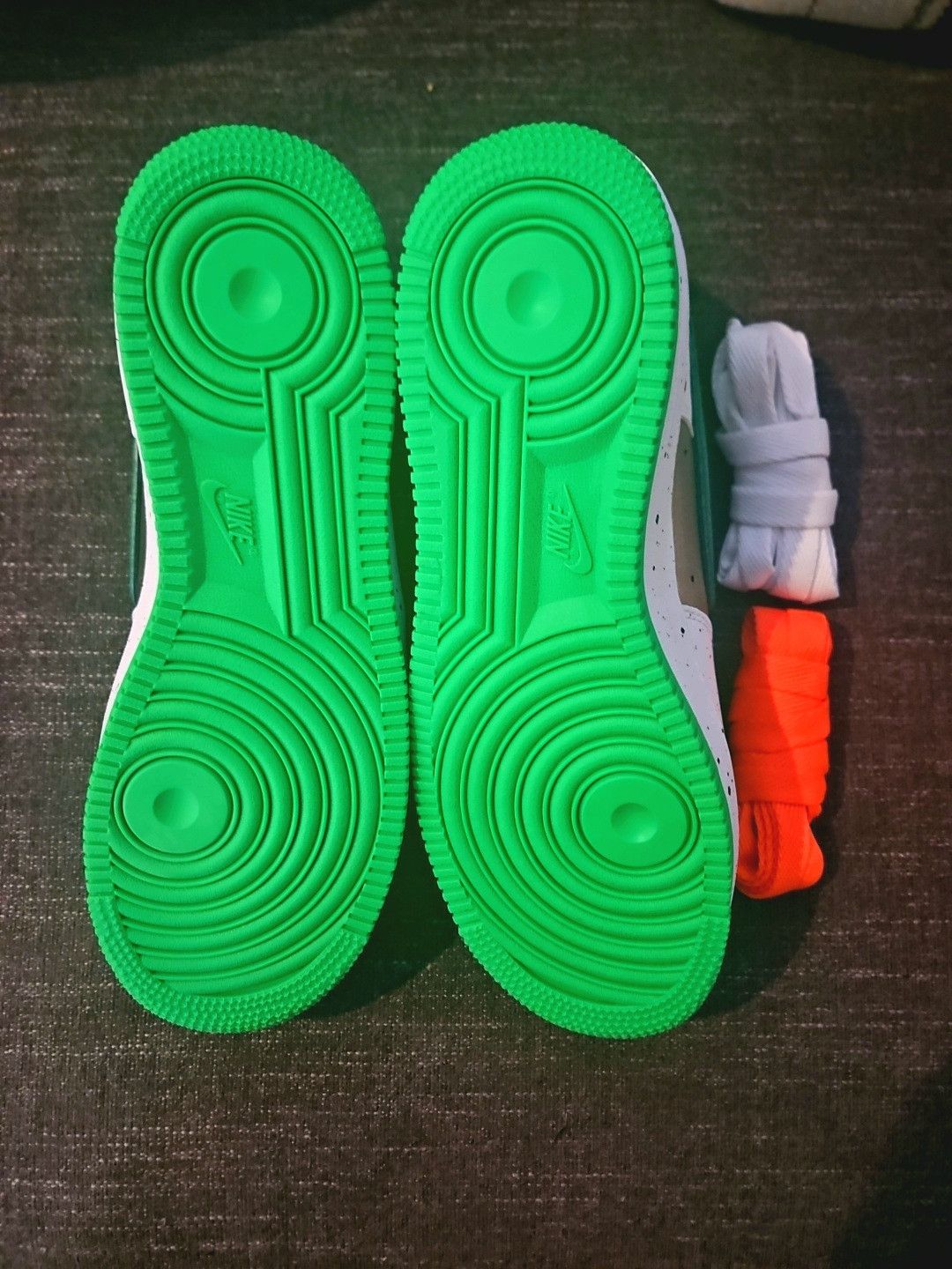 Nike *LIMITED EDITION* Nike AF1 X DOAF "Duck Or Egg" Size 9 (DS) Size US 9 / EU 42 - 3 Thumbnail