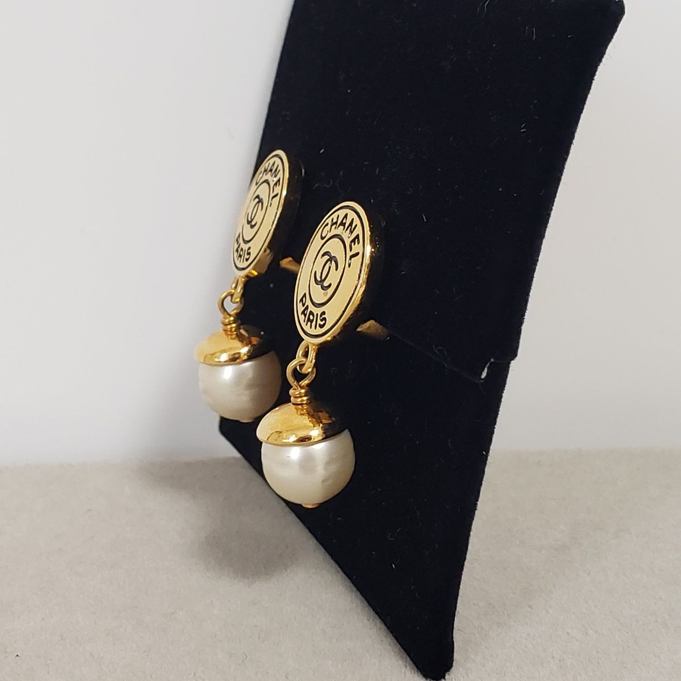 Chanel Chanel Paris CC Faux Pearl Dangle Clip On Size ONE SIZE - 9 Thumbnail