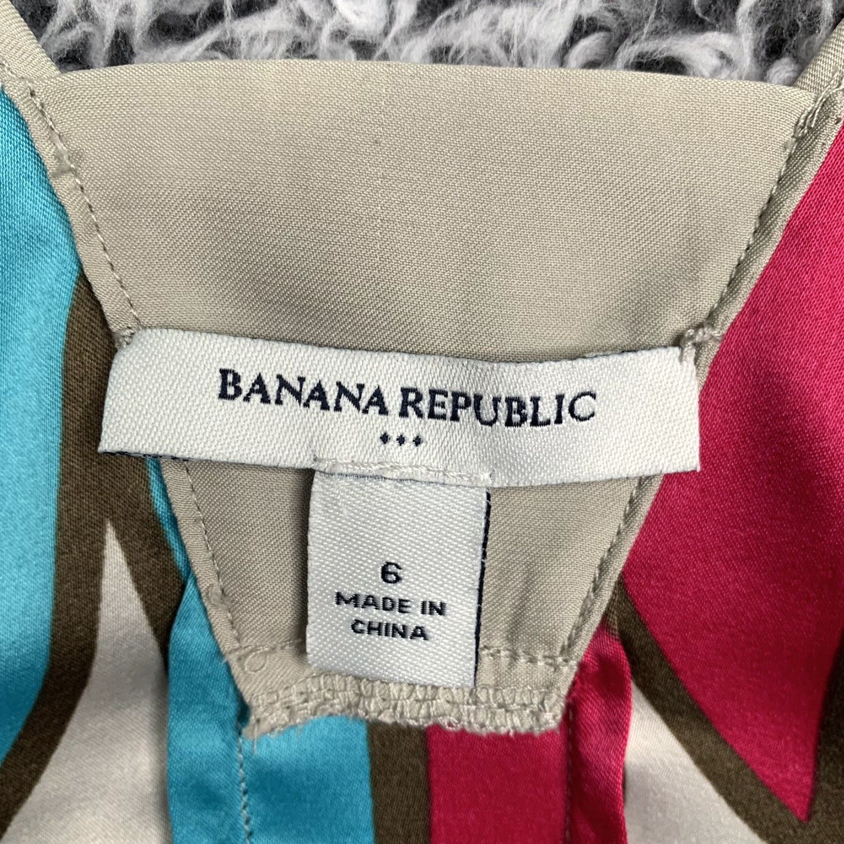 Banana Republic Banana Republic Tank Top Womens 6 Multicolor Geometric V-Neck Sleeveless Jersey 100% Polyester Slim Casual, Party/Cocktail Bohemian Style Shirt Girls? Size M / US 6-8 / IT 42-44 - 7 Thumbnail