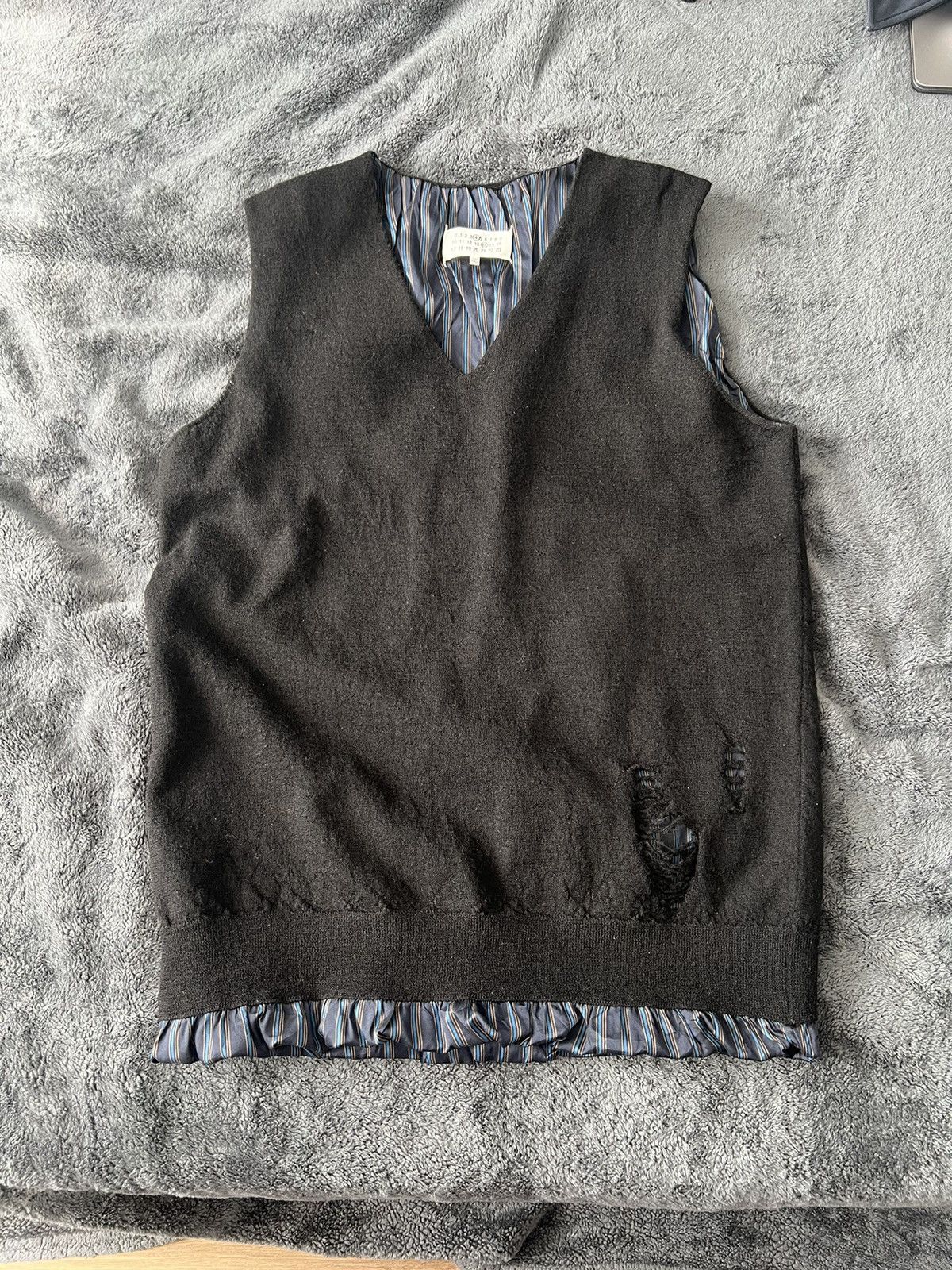 Maison Margiela Maison Margiela Distressed Sleeveless Vest Size US XXL / EU 58 / 5 - 1 Thumbnail