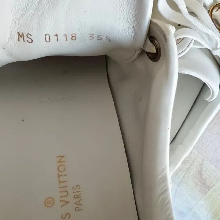 Louis Vuitton Louis Vuitton White Frontrow Fashion Sneakers for Women -25 Size US 5 / IT 35 - 5 Thumbnail