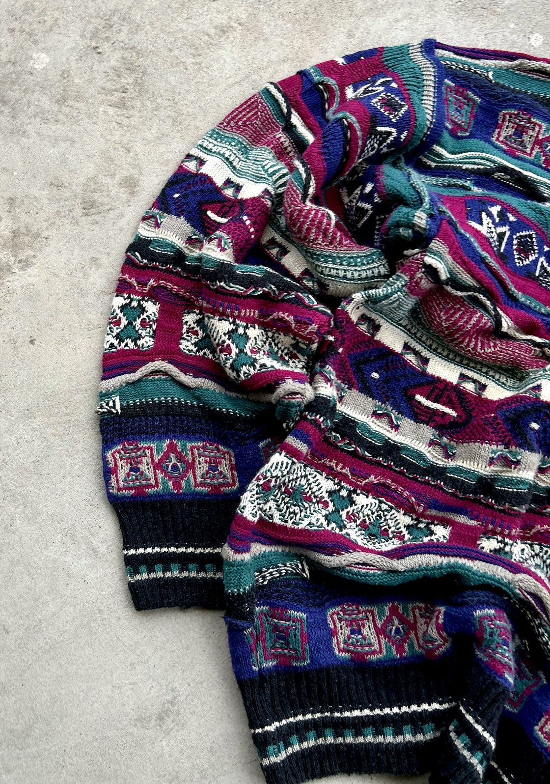 Coogi RARE VINTAGE COOGI V NECK SWEATER Size US L / EU 52-54 / 3 - 4 Thumbnail