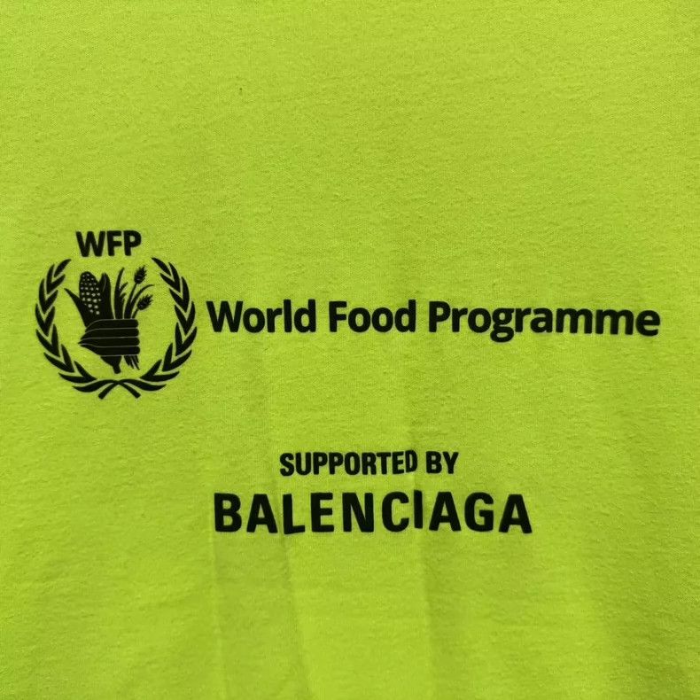 Balenciaga Balenciaga Logo monogram printed fluorescent green short s Size US L / EU 52-54 / 3 - 3 Thumbnail