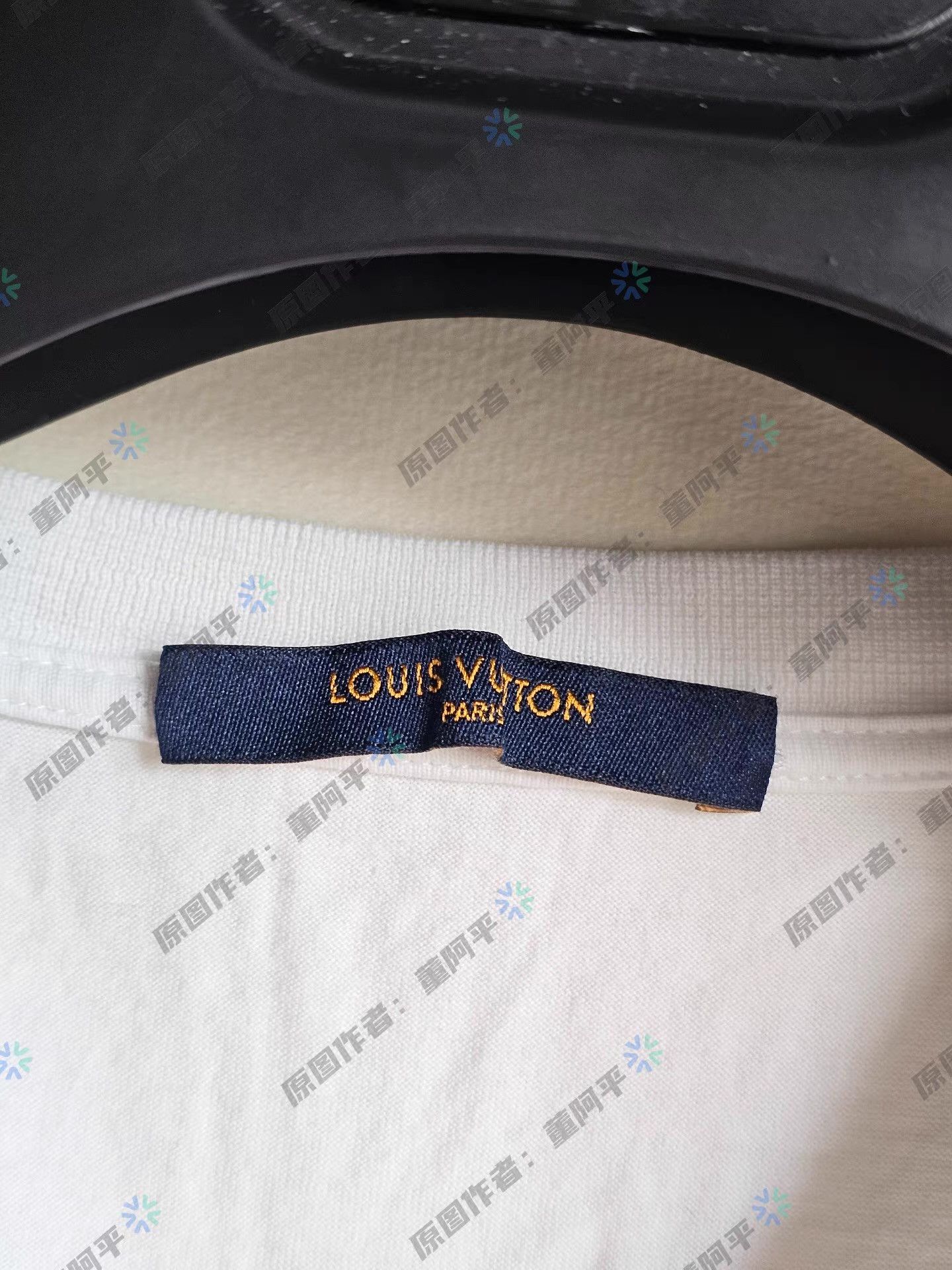 Louis Vuitton Louis Vuitton LV White Short-Sleeve T-Shirt Size US L / EU 52-54 / 3 - 4 Thumbnail