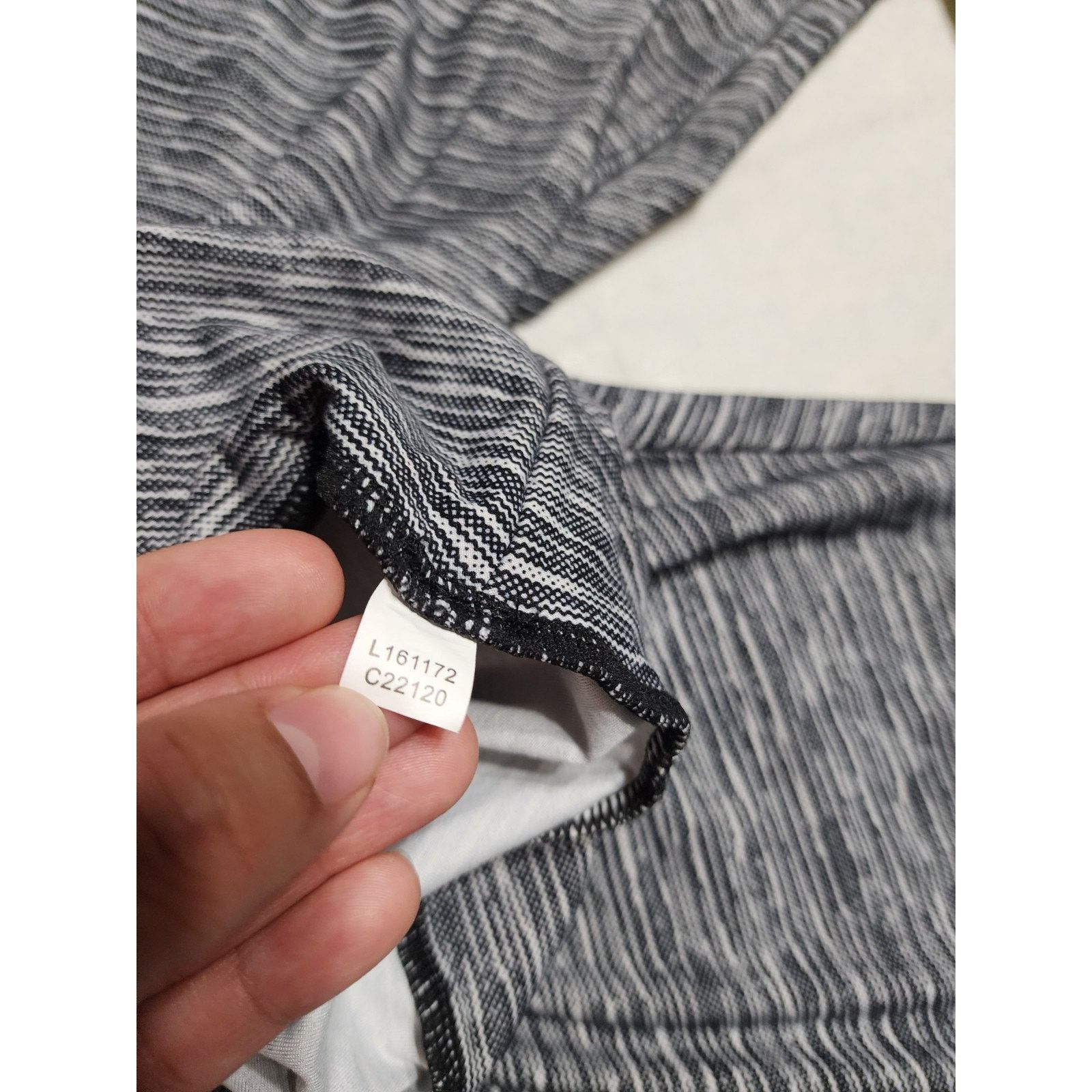 Other LuLaRoe leggings TC2 Tall & Curvy 2 size Black & White Size 28" / US 6 / IT 42 - 3 Thumbnail