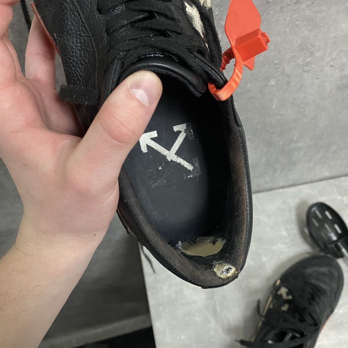 Off-White Off White Vulcanized Leather Arrows Low Top Black Sneakers Size US 11 / EU 44 - 15 Thumbnail
