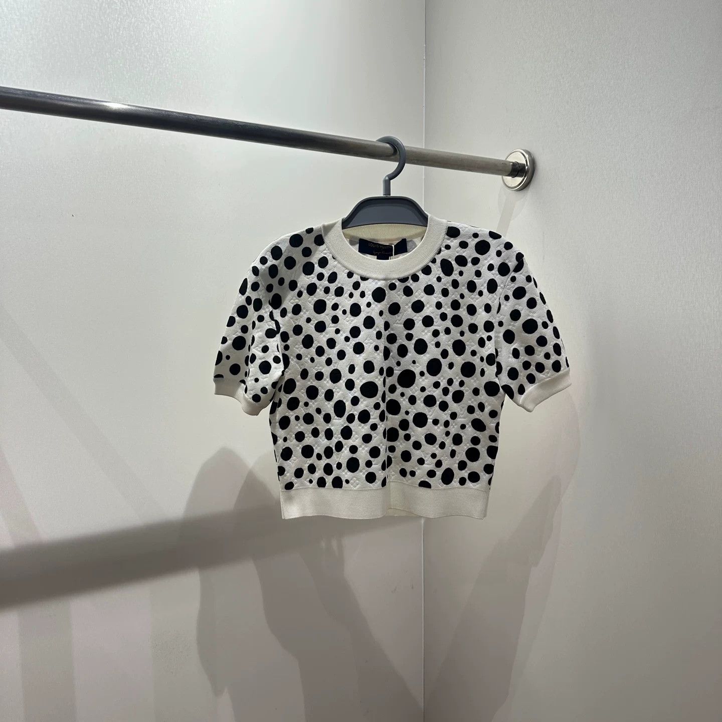Louis Vuitton Louis Vuitton T-Shirt L Women Size L / US 10 / IT 46 - 1 Thumbnail