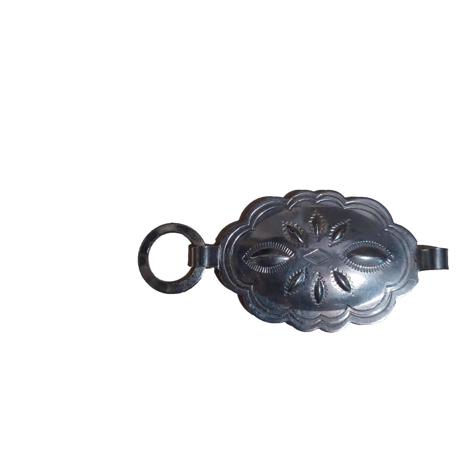 RAGEBLUE Rare Native American Navajo Concho Embossed Medallion link Size ONE SIZE - 2 Thumbnail