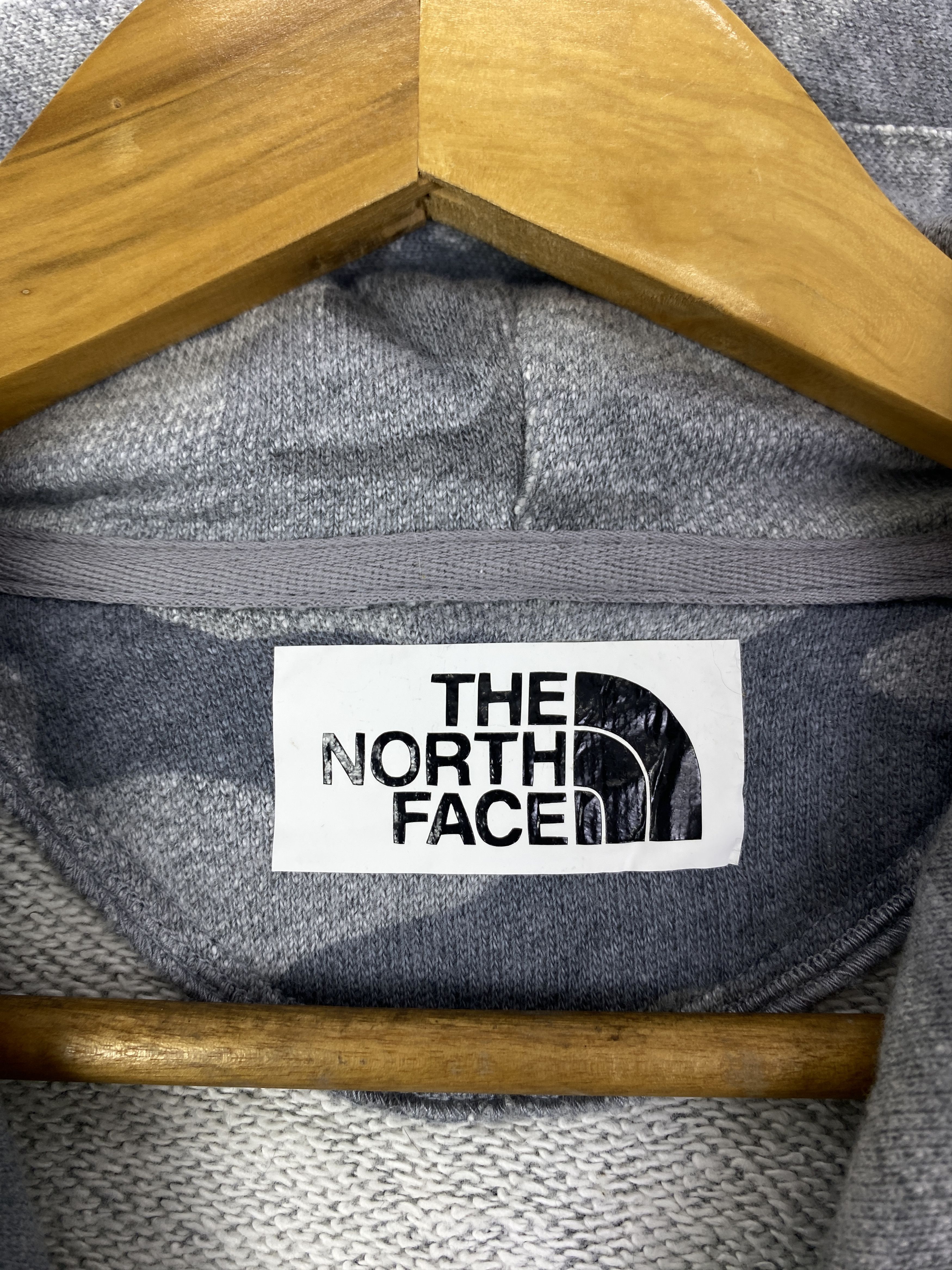The North Face Vintage The North Face Camouflage Zipper Up Hoodie SH0239 Size US L / EU 52-54 / 3 - 7 Thumbnail