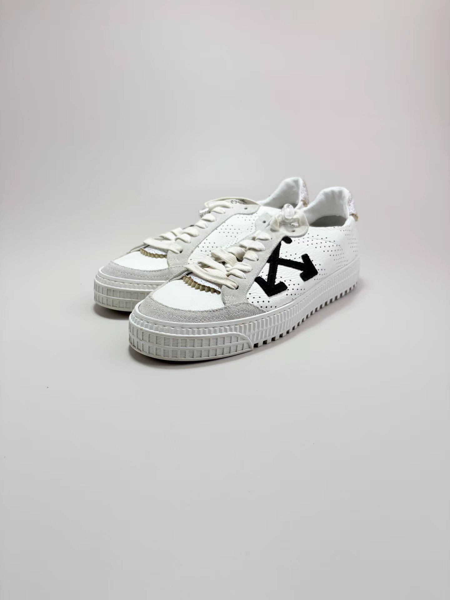 Off-White OFF-WHITE Arrow White Sneakers K1 Size US 6 / EU 39 - 1 Thumbnail