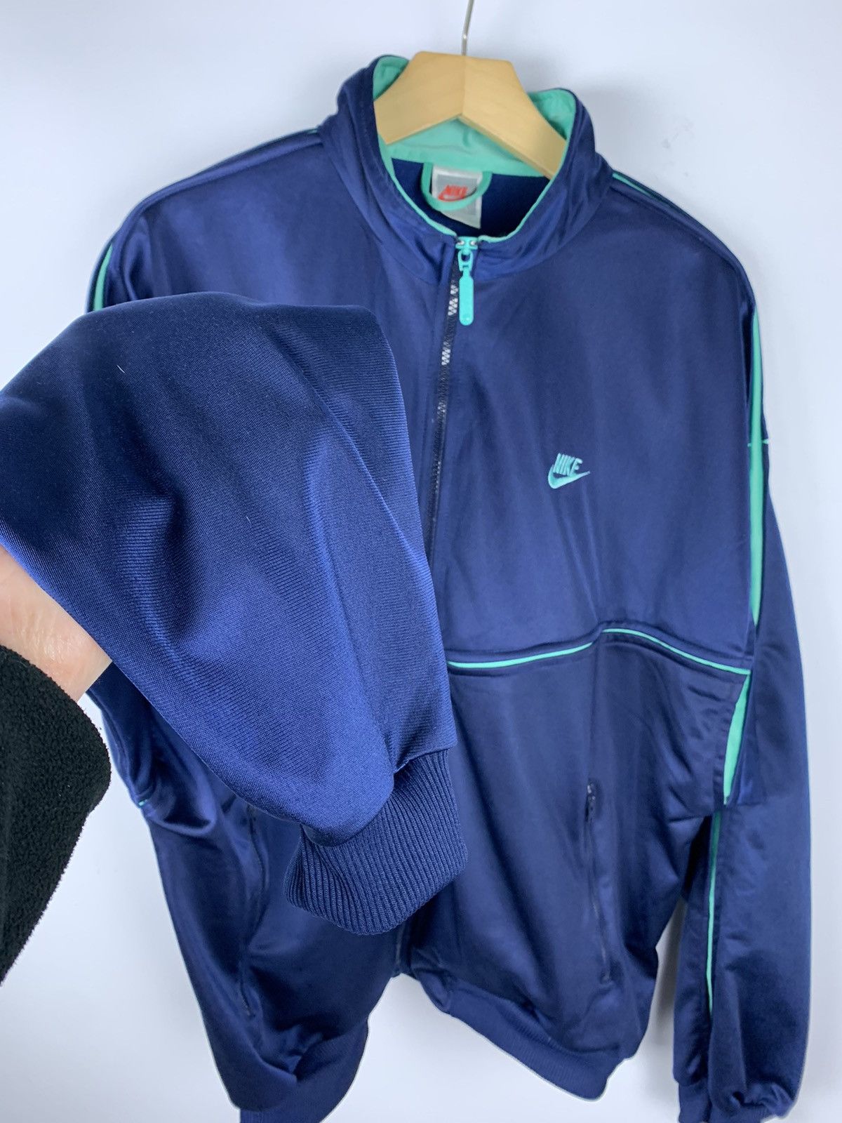 Nike Vintage 90’s Nike Retro Nylon Track Jacket Full Zip Swoosh Size US L / EU 52-54 / 3 - 11 Thumbnail