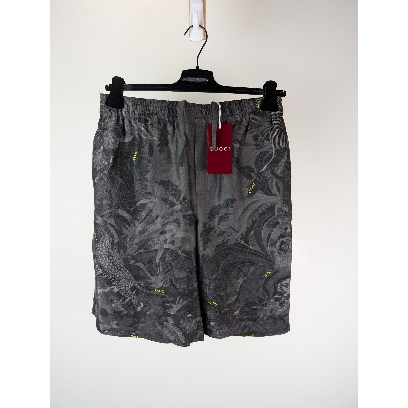 Gucci o1rshd1 Flora & Fauna Print Silk Shorts in Anthracite Gray Size US 32 / EU 48 - 9 Thumbnail