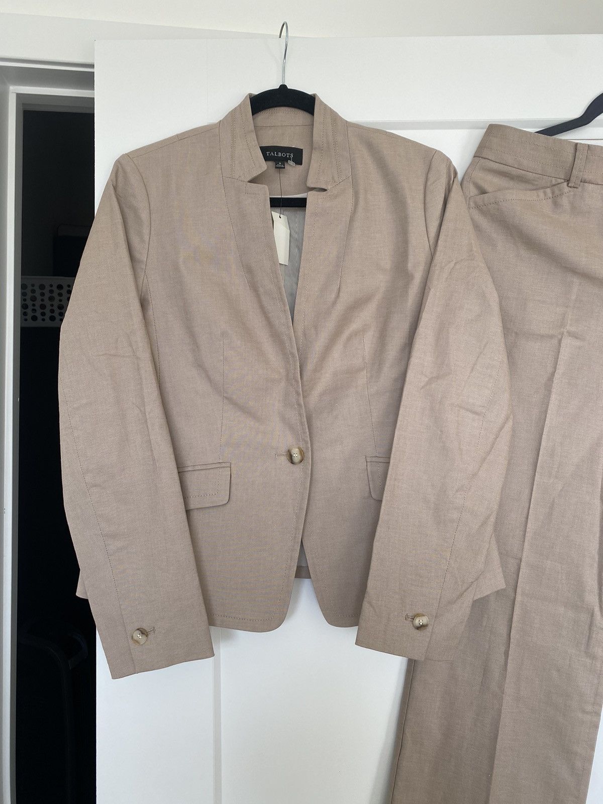 Talbots Talbots NWT 2pc Sz 6 Cotton Business Blazer And Pant Suit Size M / US 6-8 / IT 42-44 - 2 Thumbnail