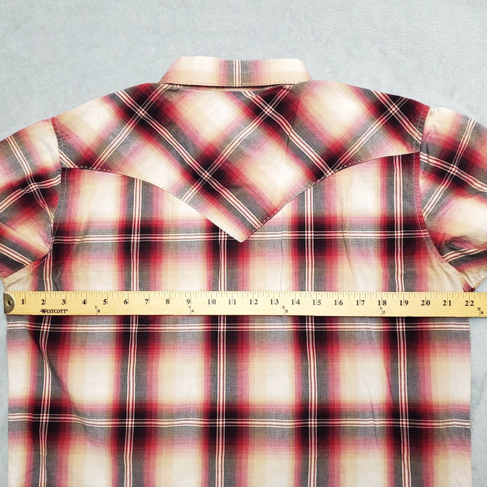 Wrangler Wrangler Shirt Mens M Red Short Sleeve Pearl Snap Cowboy Western Lightweight Shirt Mens Red Short Sleeve Pearl Snap Cowboy Western Lightweight Size US L / EU 52-54 / 3 - 7 Thumbnail