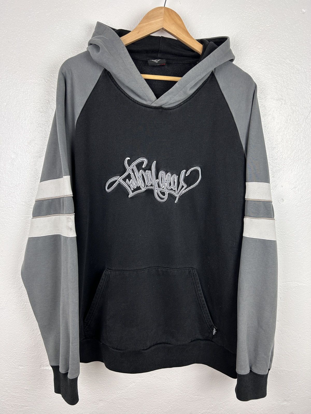 Tribal Streetwear Vintage Tribal Gear Center Logo Embroidery Rap Usa Hoodie Size US XXL / EU 58 / 5 - 1 Thumbnail