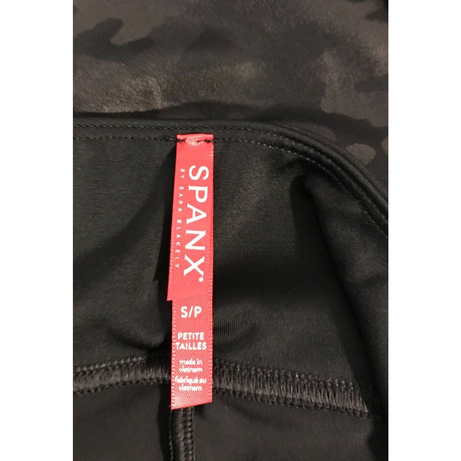 Spanx Spanx Faux Leather Camo Matte Black Leggings Size 27" / US 4 / IT 40 - 3 Thumbnail