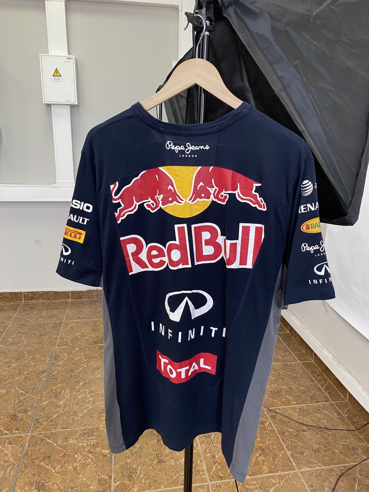 Formula 1 × Pepe Jeans Pepe Jeans Infiniti Red Bull Renault Pirelli Casio T-Shirt Size US XL / EU 56 / 4 - 1 Thumbnail