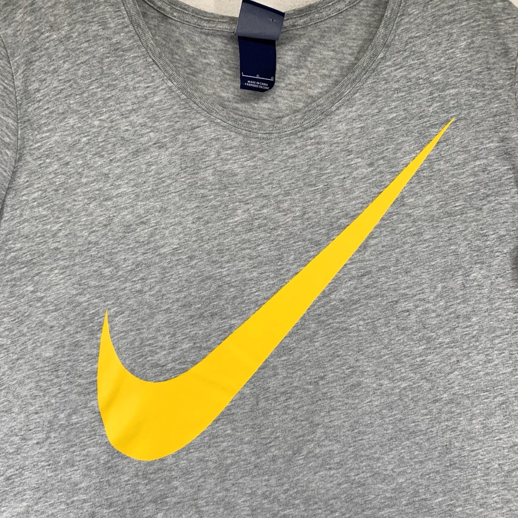 Nike VINTAGE Nike T-Shirt Women's Oversized Large 22x25 Gray Y2K Big Swoosh Graphic Tee 2000s Casual Size L / US 10 / IT 46 - 2 Thumbnail