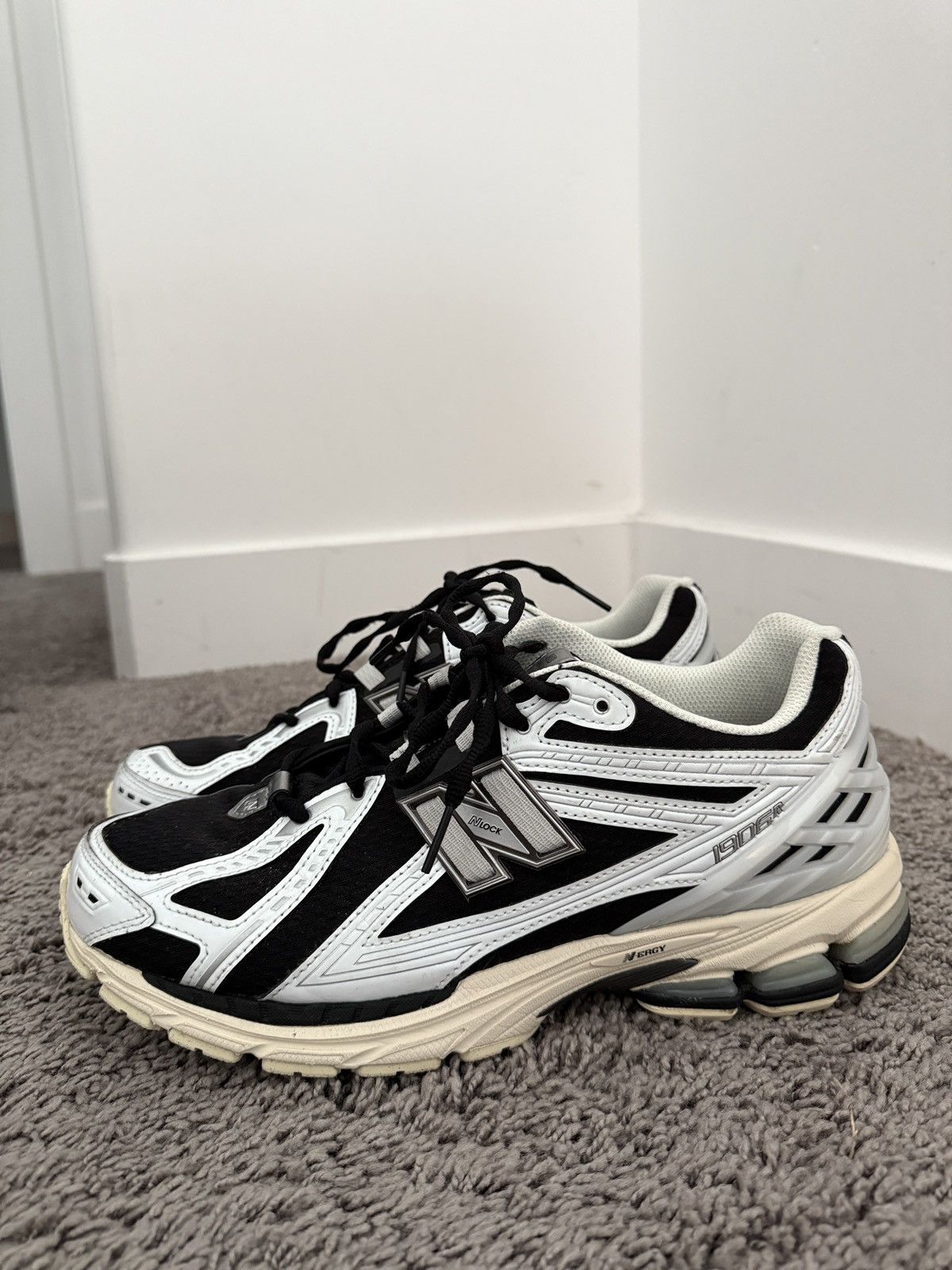 New Balance New Balance 1906R Black and White Size US 11 / EU 44 - 2 Thumbnail