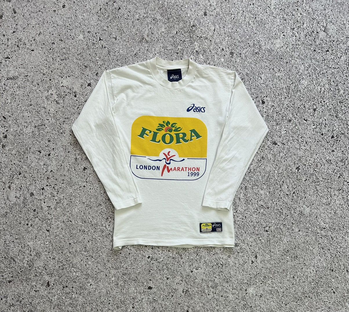 Asics × Japanese Brand × Vintage Vintage 90s 1999 ASICS The Flora London Marathon T-Shirt Size US S / EU 44-46 / 1 - 3 Thumbnail