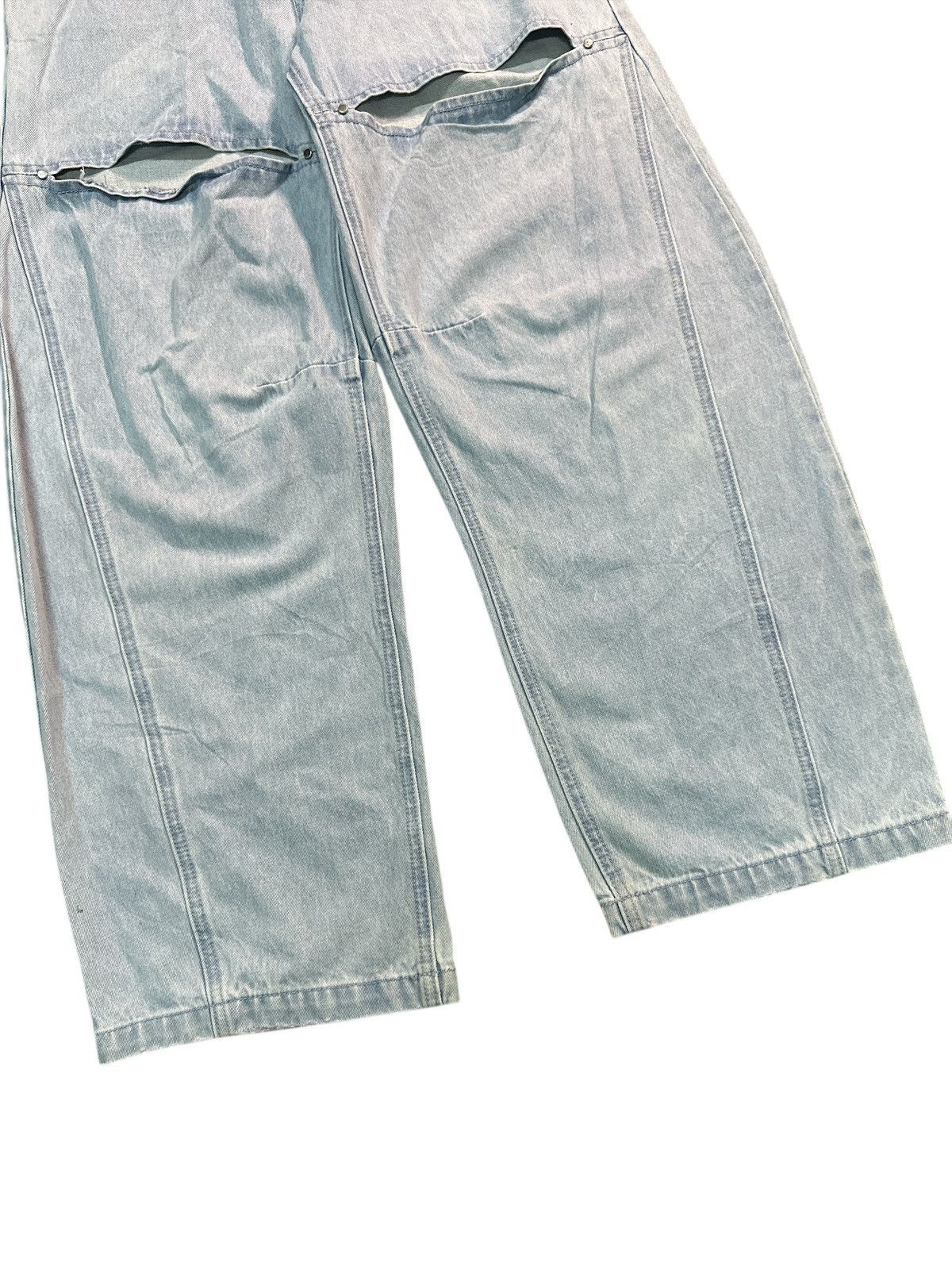 Le Grande Bleu (L.G.B.) Unbrand Light Washed Twist Legs. Size 28" / US 6 / IT 42 - 3 Thumbnail