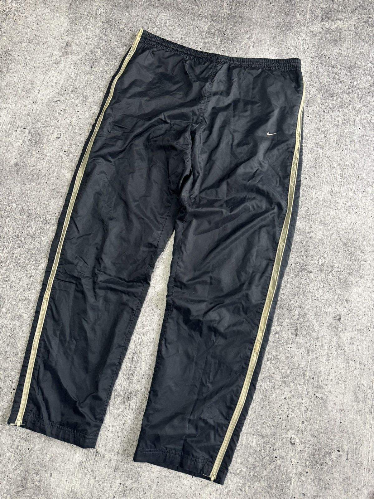 Nike Nike Vintage Nylon Pants Streetwear 90s Y2k Joggers Size US 33 - 2 Thumbnail