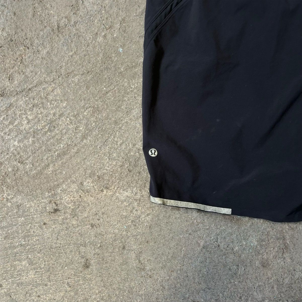 Lululemon Lululemon Running Black Shorts Size US 34 / EU 50 - 4 Thumbnail