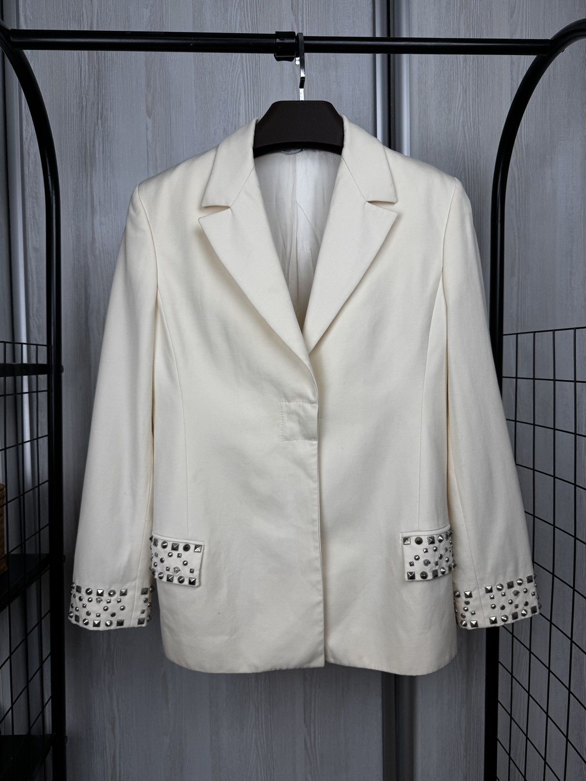 Versace Gianni Versace Couture Italy beige blazer metal logo trims Size M / US 6-8 / IT 42-44 - 1 Thumbnail