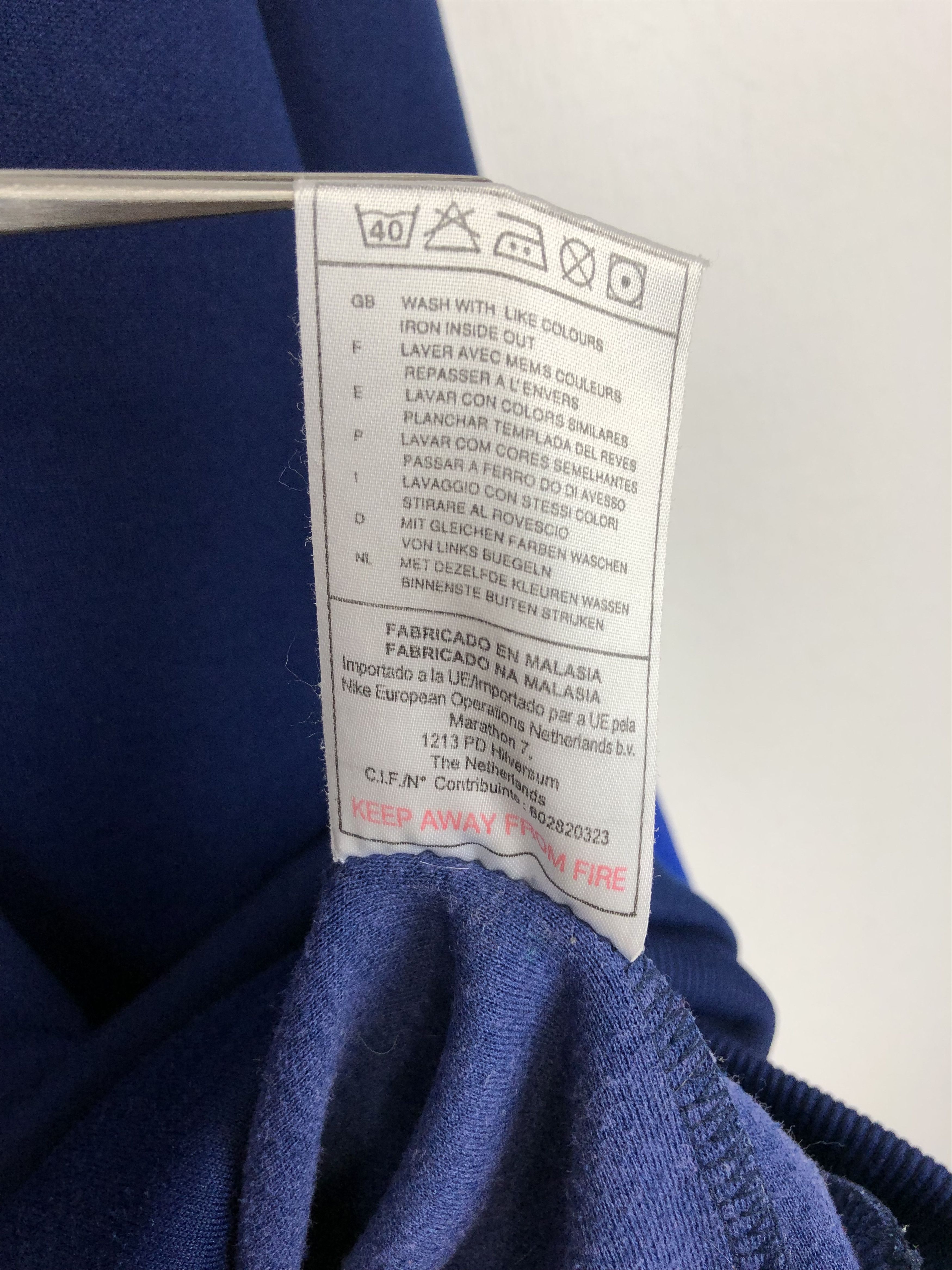 Nike Vintage Nike Glasgow Rangers Football Sweatshirt Jacket Size US XL / EU 56 / 4 - 10 Thumbnail